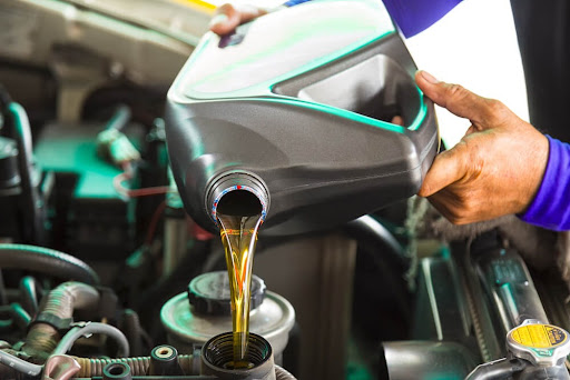 Wprowadzenie do znaczenia olejów przekładniowych w samochodach