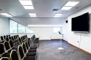 Jak wynająć salę konferencyjną